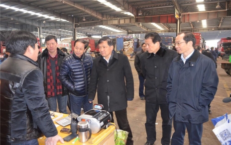 2016年1月22日上午，黄冈市委副书记、市长林健东，市委常委、秘书长孙贤龙率有关部门掌管人视察蔬菜批发市场菜篮子供给工作