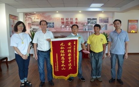 心中的爱用行动表白，，但愿的灯有你我点亮