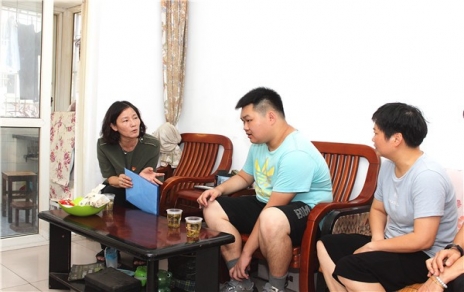 结对社区难题家庭，，持续发展赞助助学