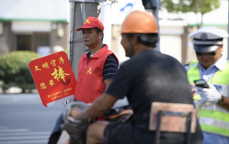 “一抹红色”助文化